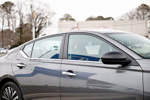Used 2025 Nissan Altima 2.5 SV image 12