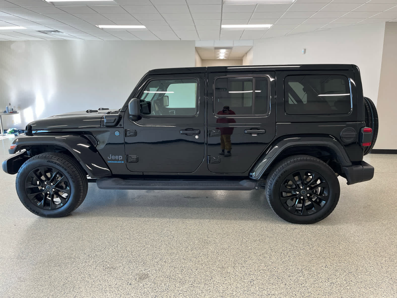 Used 2025 Jeep Wrangler Sahara image 9