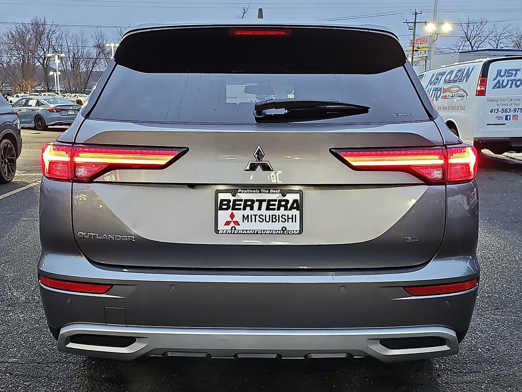 Used 2022 Mitsubishi Outlander SE image 5