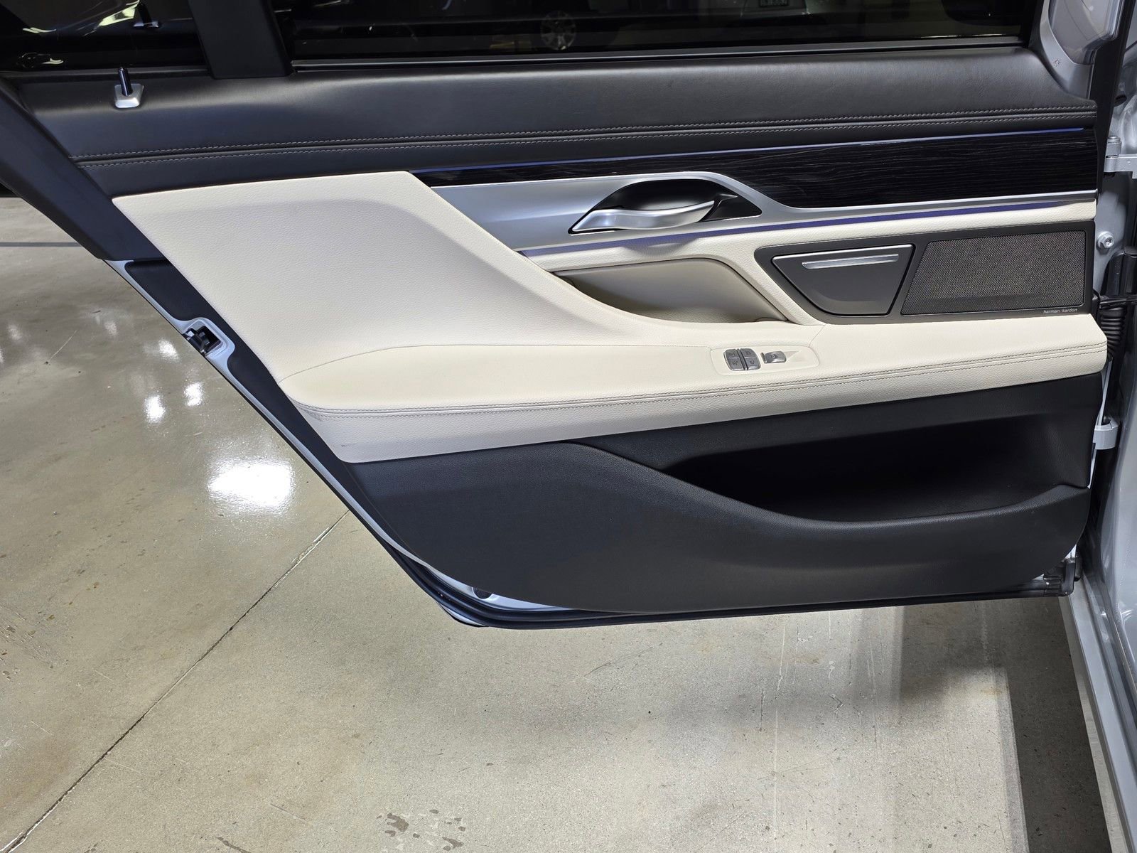 Used 2020 BMW 745e xDrive image 13