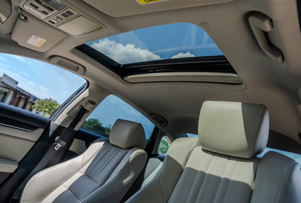Used 2018 Honda Accord Touring image 29