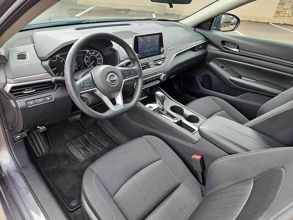 Used 2025 Nissan Altima 2.5 SV image 13