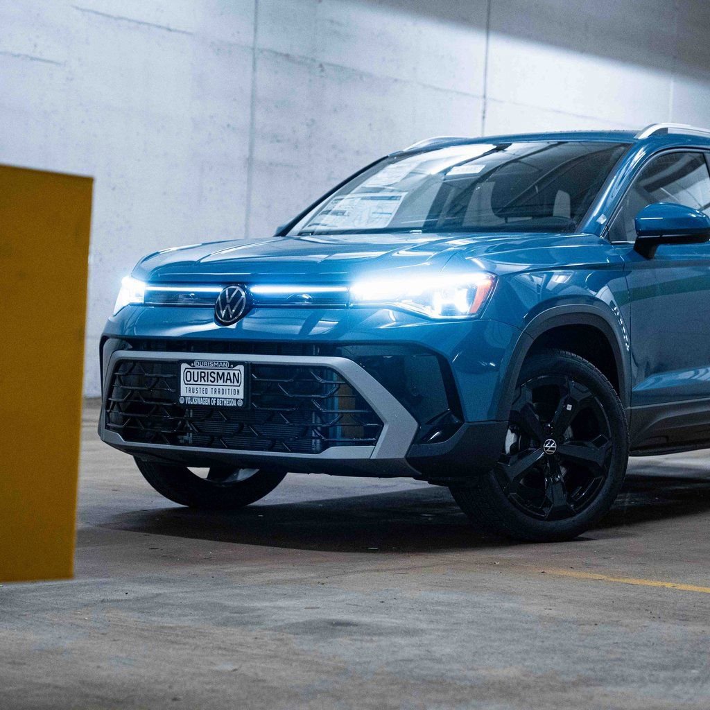 New 2026 Volkswagen Taos SEL image 2