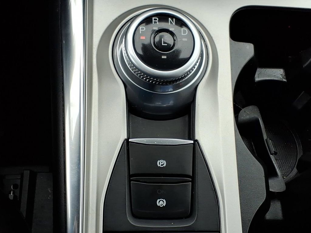 Used 2023 Ford Explorer XLT w/ Equipment Group 202A AWD/4WD image 19