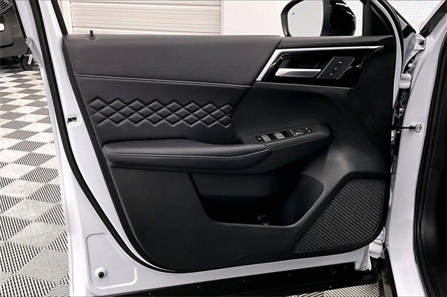Used 2024 Mitsubishi Outlander SEL Black Edition image 17