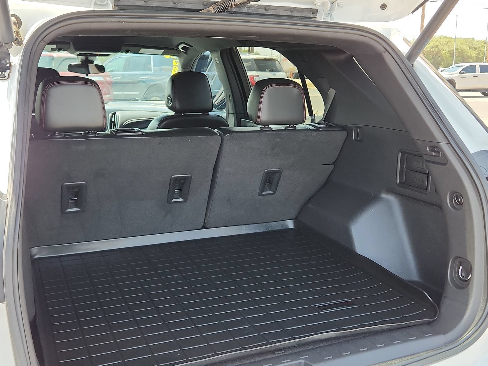 Used 2023 Chevrolet Equinox RS FWD image 7