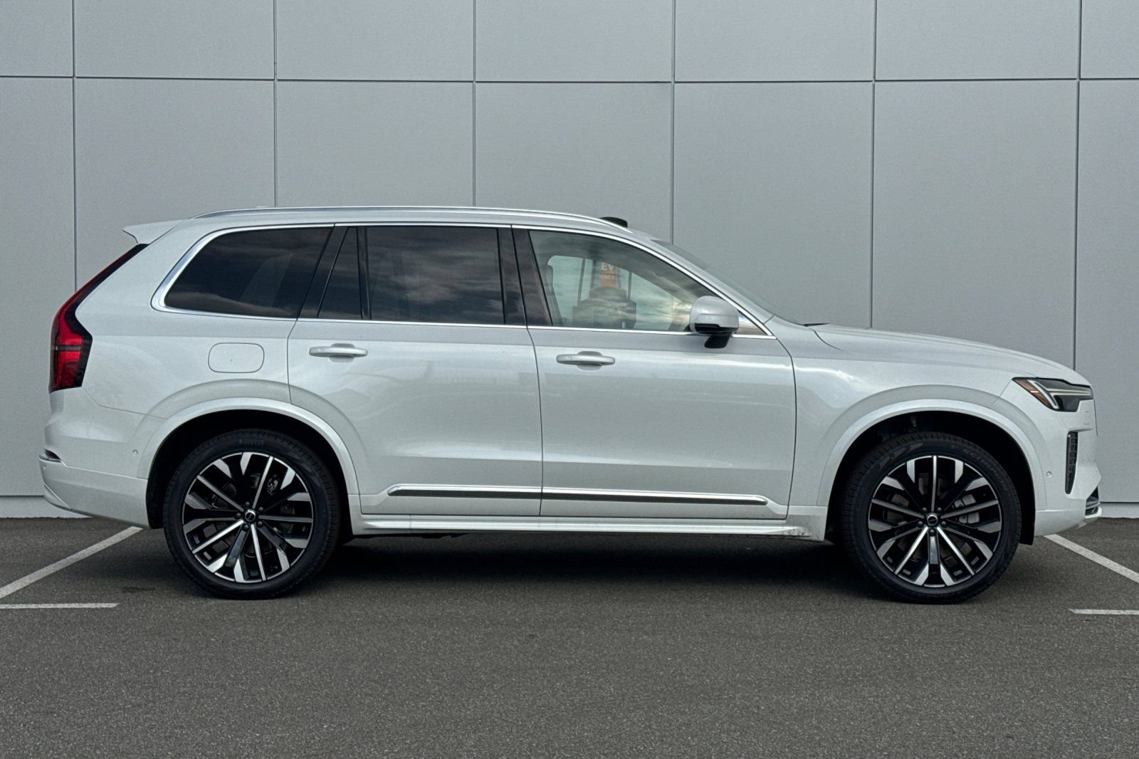 New 2026 Volvo XC90 T8 Ultra w/ Protection Package AWD/4WD image 6