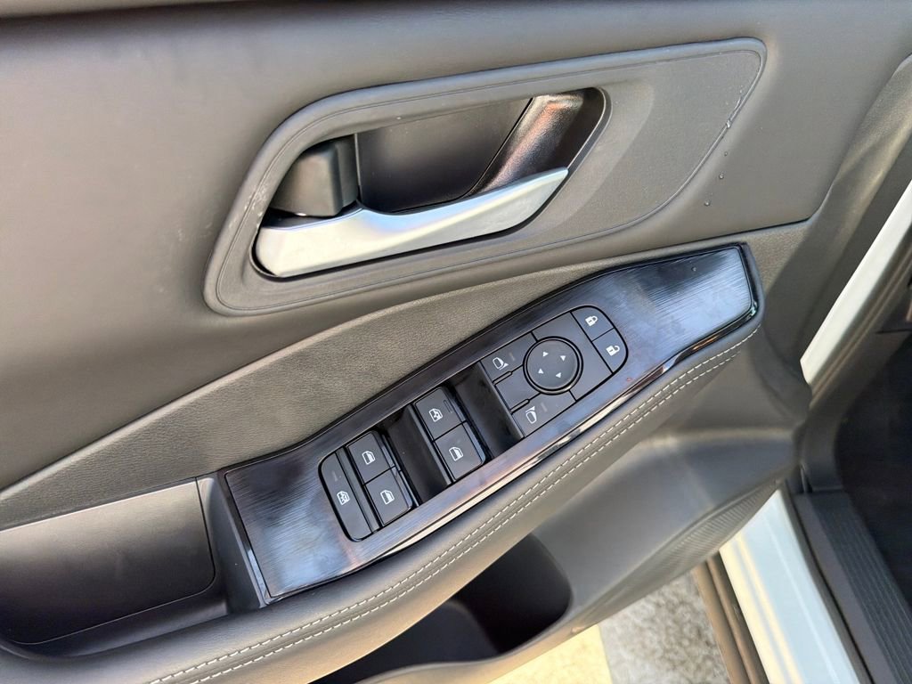 New 2026 Nissan Rogue SV image 17