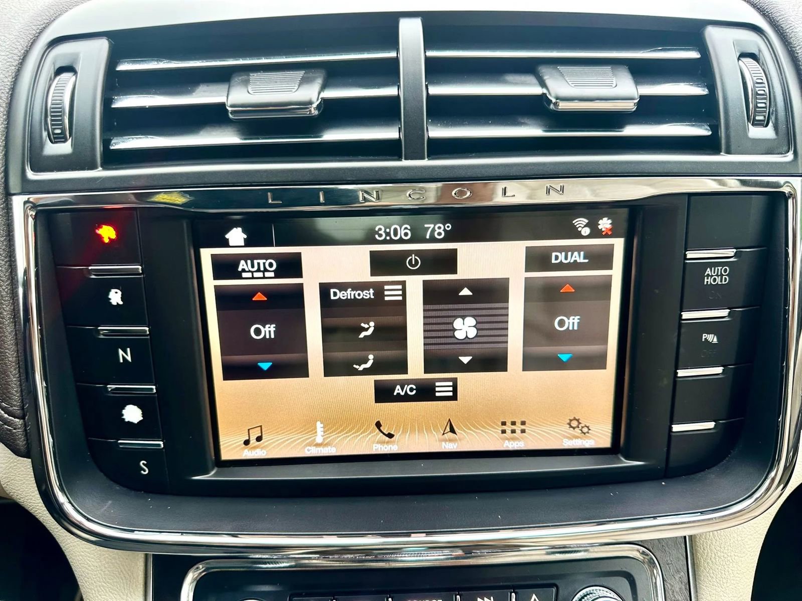 Used 2017 Lincoln Continental Select FWD image 20