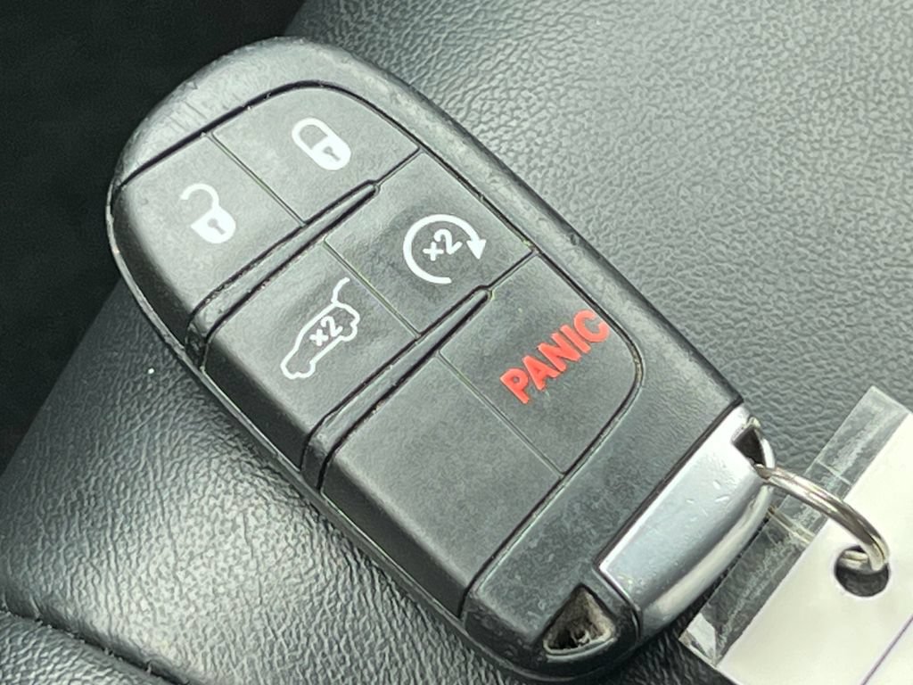 Used 2022 Jeep Grand Cherokee Limited w/ Tech Group AWD/4WD image 34