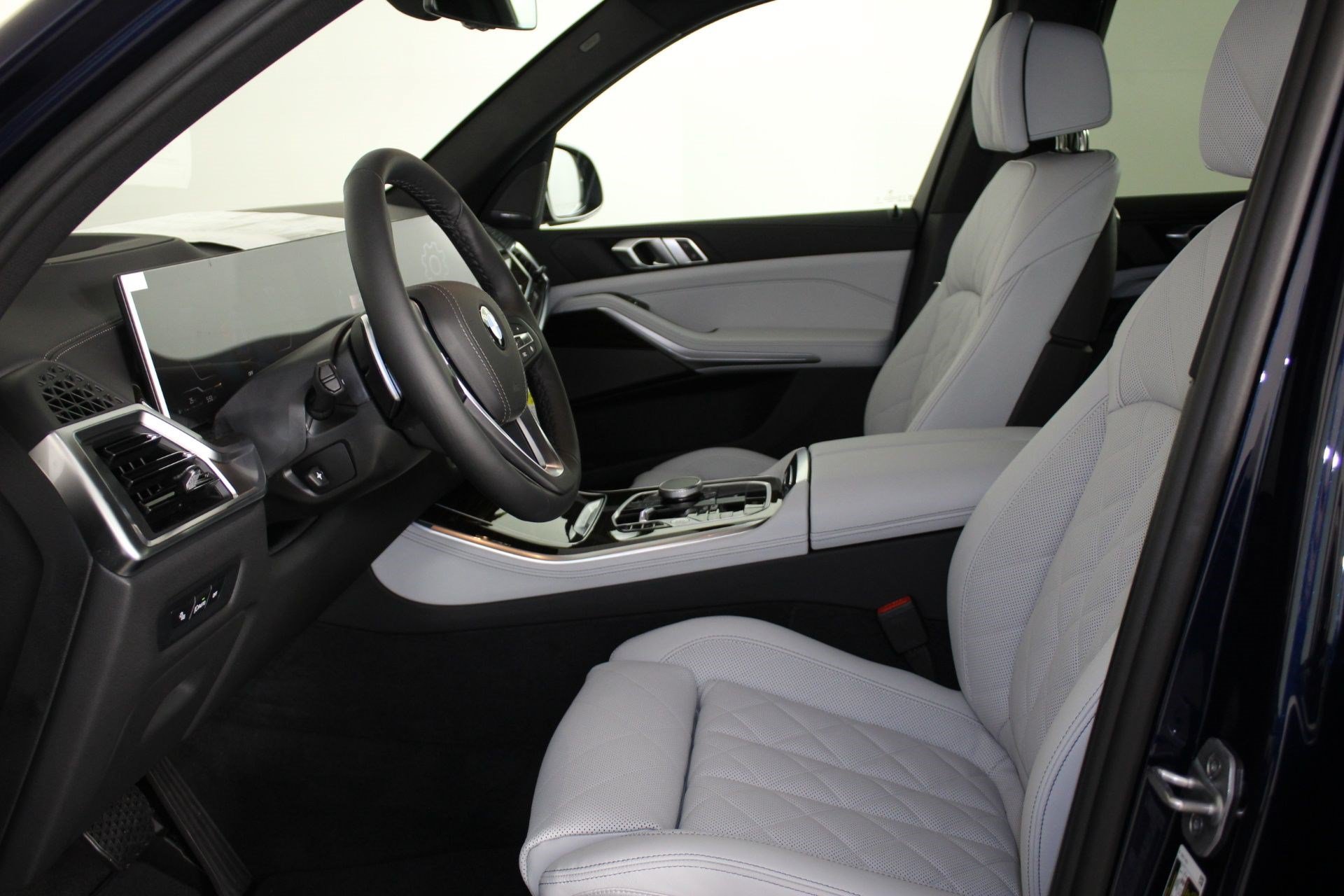 Used 2026 BMW X5 sDrive40i w/ Climate Comfort Package RWD image 24