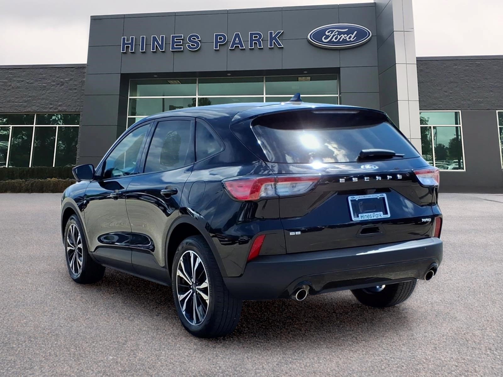 Used 2022 Ford Escape SE w/ SE Sport Appearance Package AWD/4WD image 5