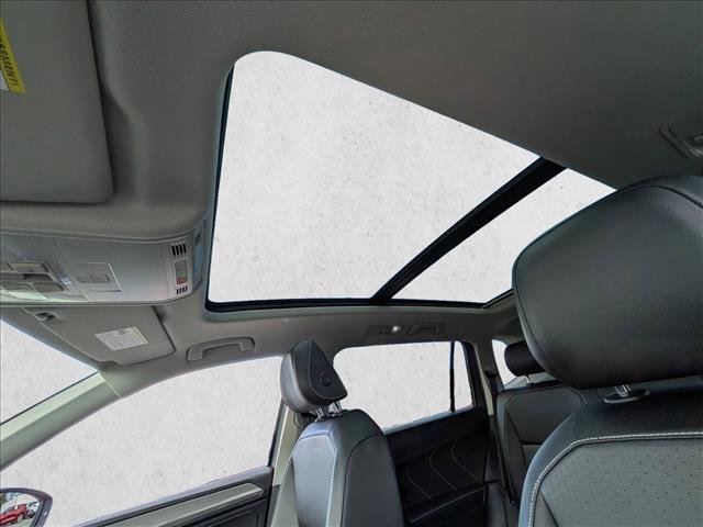 Used 2023 Volkswagen Tiguan SE w/ Panoramic Sunroof Package AWD/4WD image 14