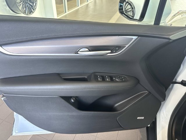 Certified 2024 Cadillac XT5 Luxury w/ LPO, Floor Liner Package AWD/4WD image 44