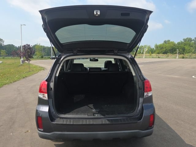 Used 2013 Subaru Outback 2.5i Limited w/ Moonroof Pkg AWD/4WD image 10