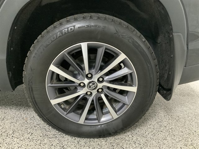 Used 2017 Toyota Highlander XLE AWD/4WD image 13