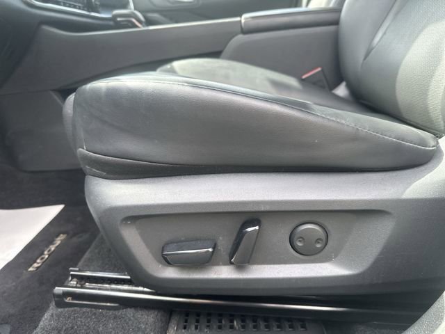 Used 2023 Nissan Rogue SV w/ SV Premium B Package image 16