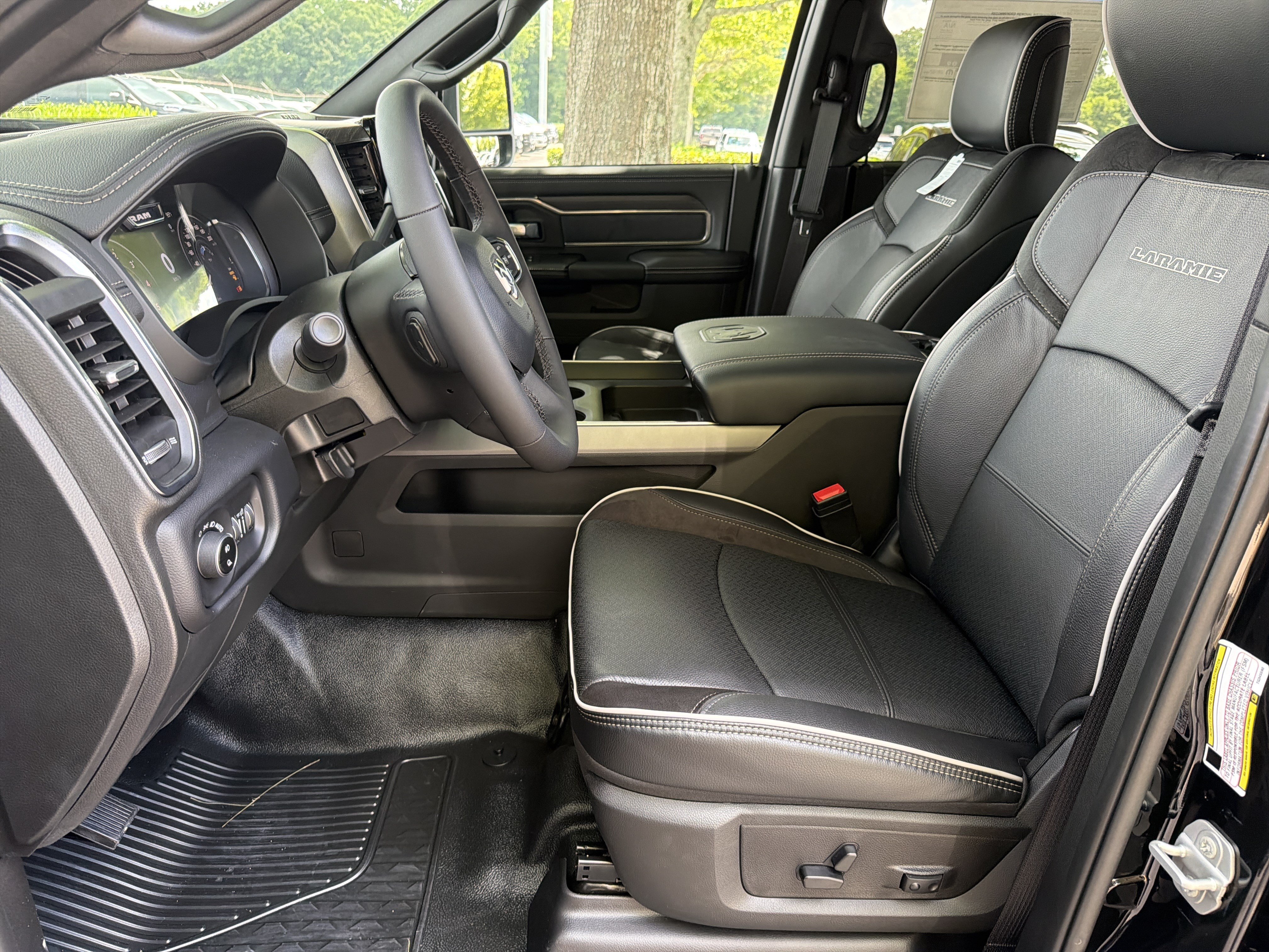 New 2026 RAM 5500 4x4 Crew Cab w/ Laramie Trim Package image 9