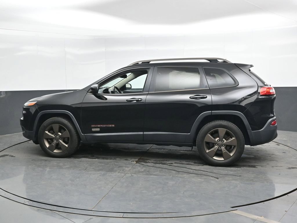 Used 2017 Jeep Cherokee Latitude w/ Cold Weather Group AWD/4WD image 10