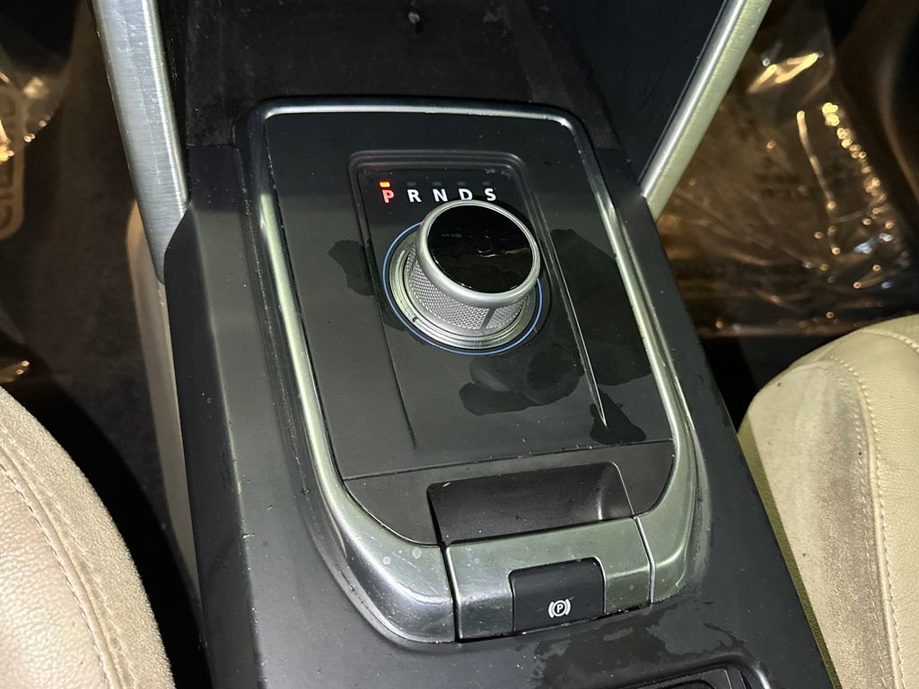 Used 2016 Land Rover Discovery Sport HSE image 28