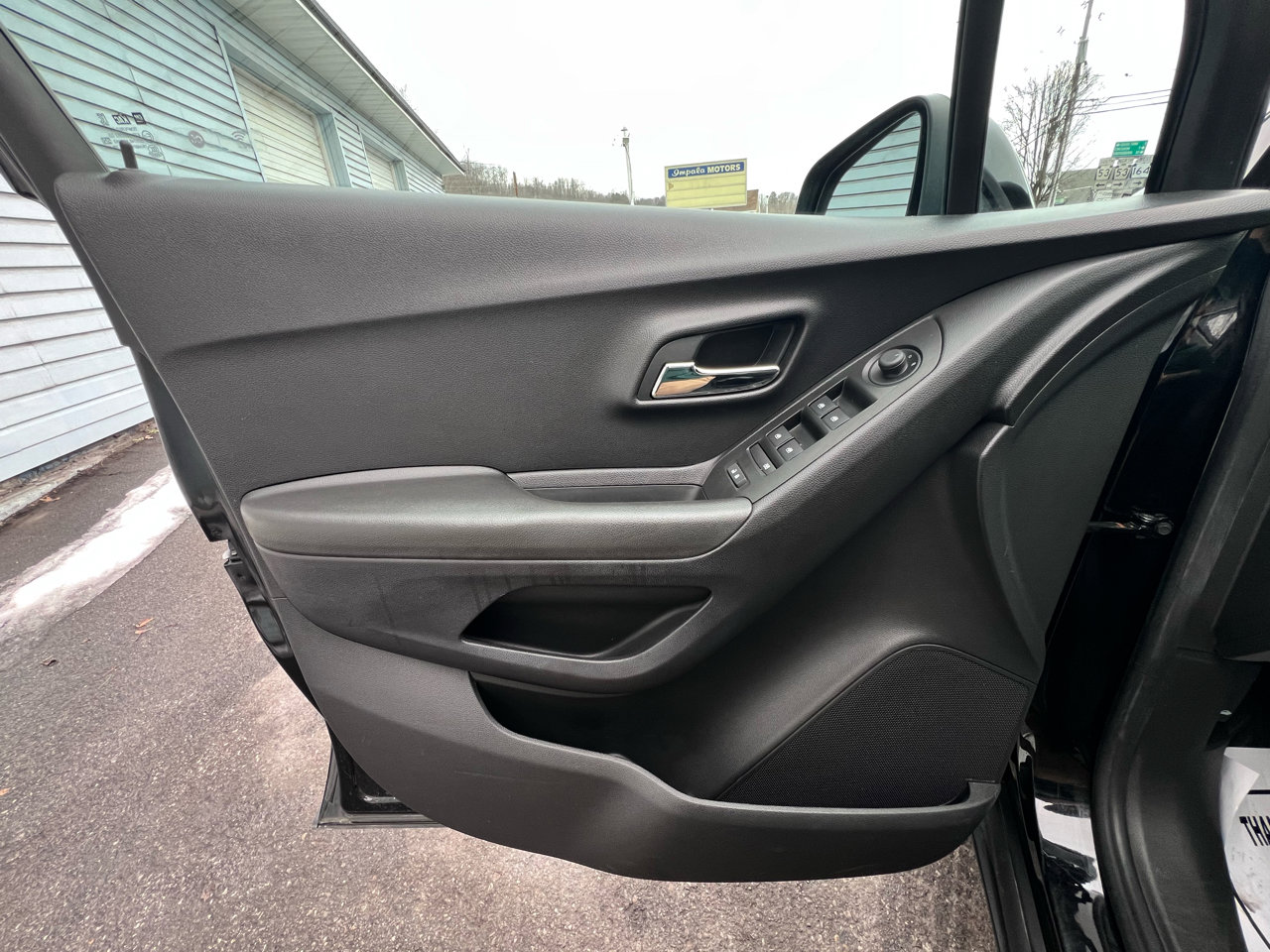 Used 2019 Chevrolet Trax LT w/ LT Convenience Package image 19