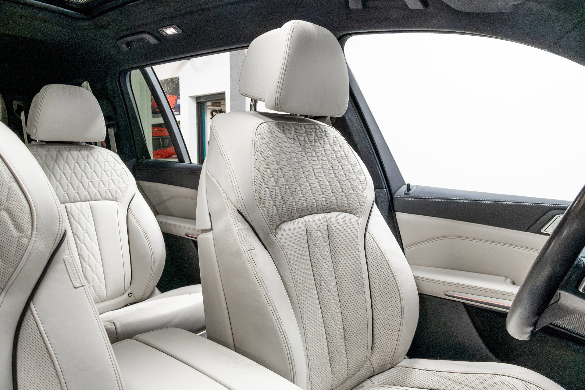 Used 2021 BMW X7 M50i image 21