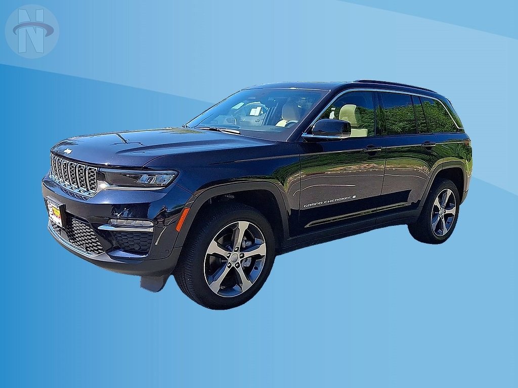 Used 2024 Jeep Grand Cherokee Limited w/ Luxury Tech Group II AWD/4WD image 4