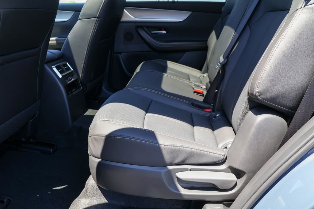 Used 2025 MAZDA CX-70 Plug-In Hybrid w/ Premium Pkg image 48