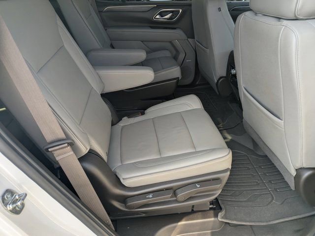 Used 2023 GMC Yukon SLT w/ SLT Luxury Package image 14