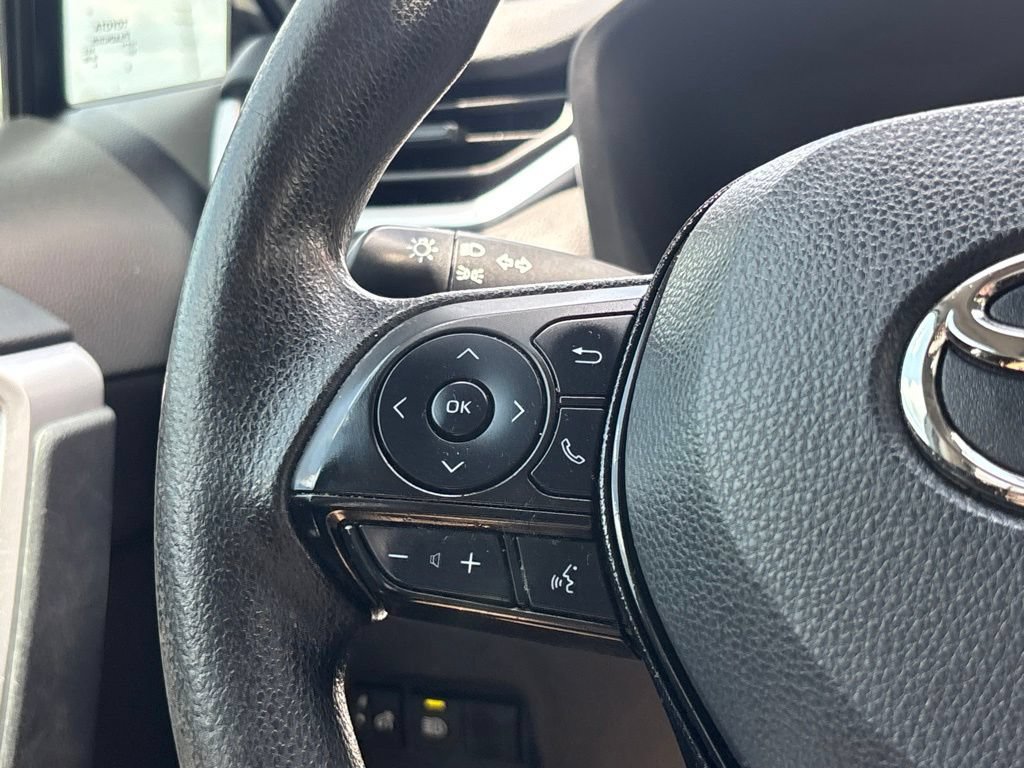 Used 2021 Toyota RAV4 LE FWD image 17