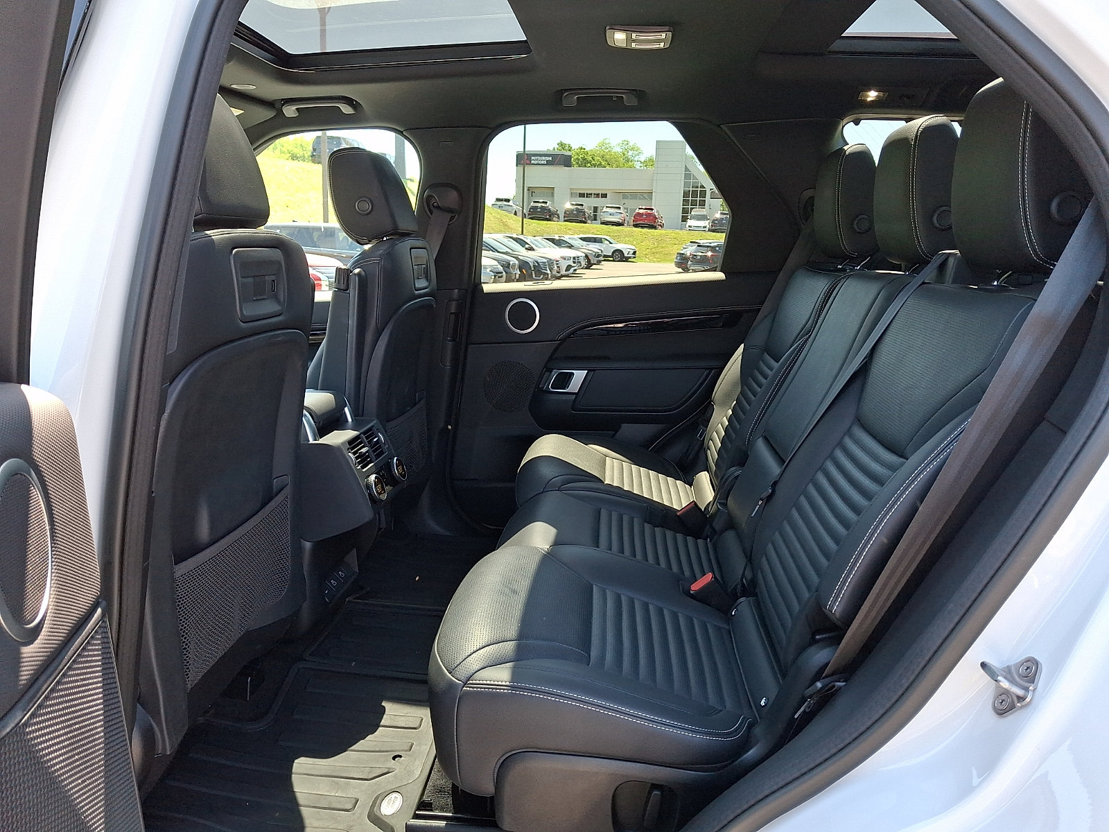 Used 2023 Land Rover Discovery S R-Dynamic AWD/4WD image 10