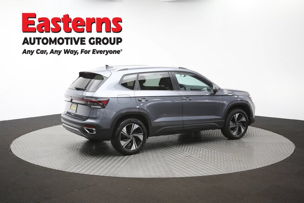 Used 2025 Volkswagen Taos SE AWD/4WD image 41