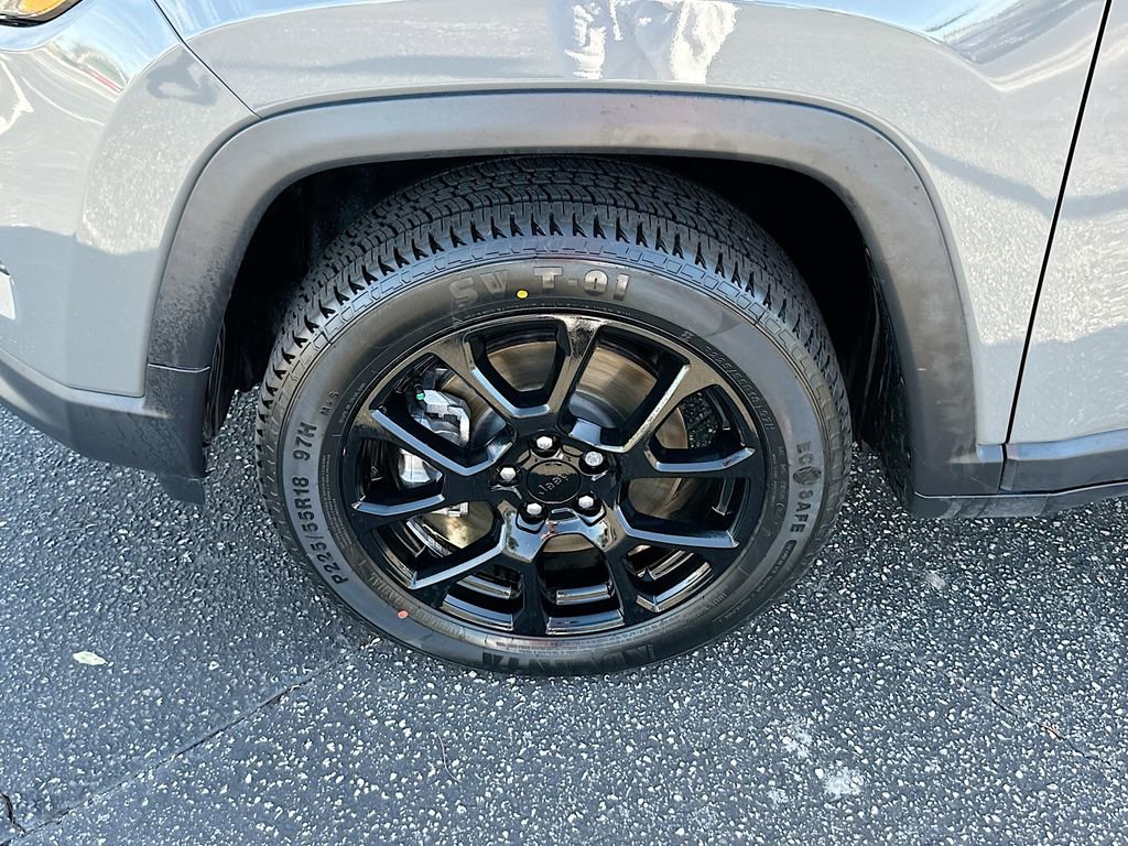 Used 2023 Jeep Compass Latitude image 29