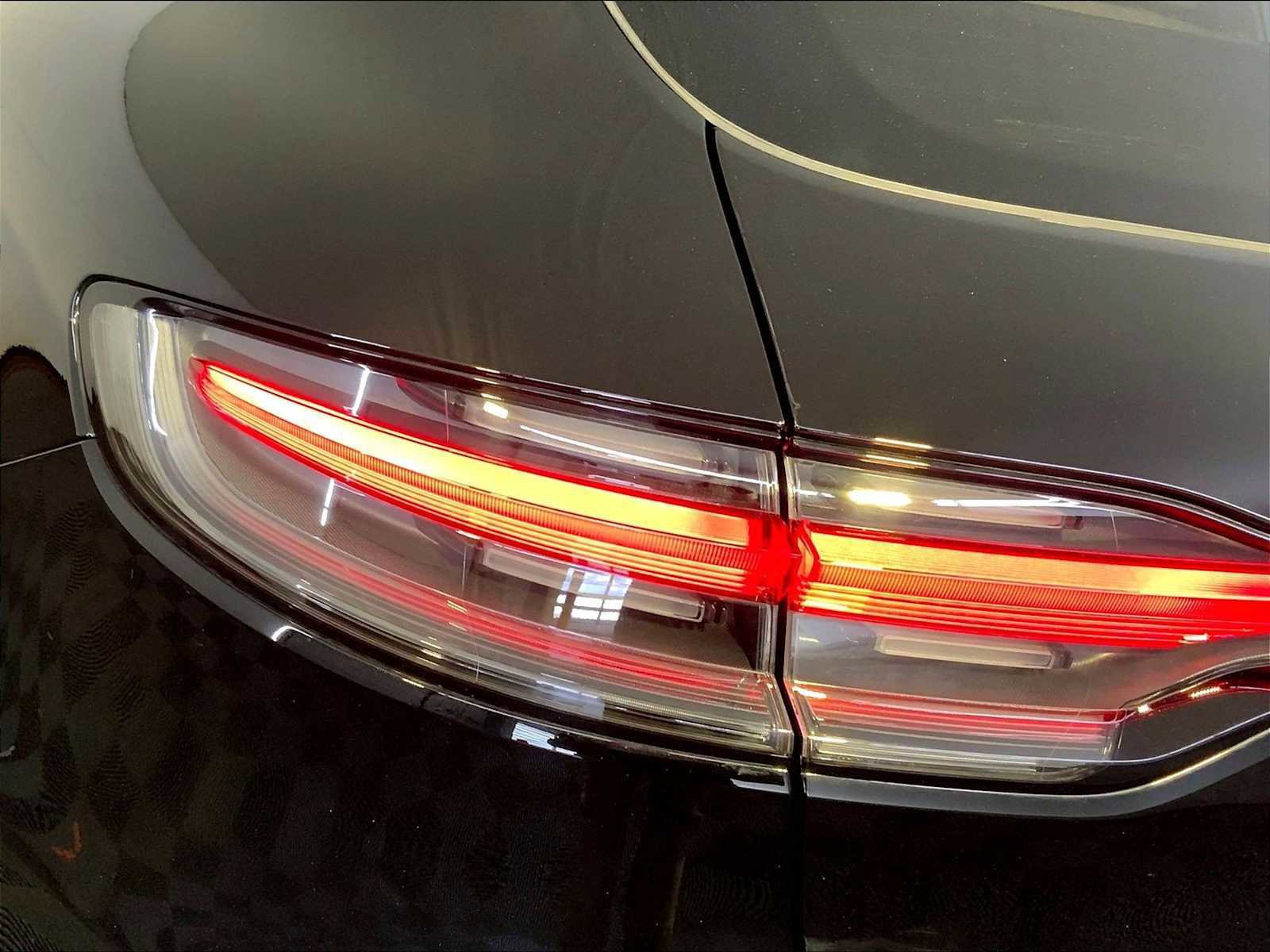 Certified 2023 Porsche Macan image 30