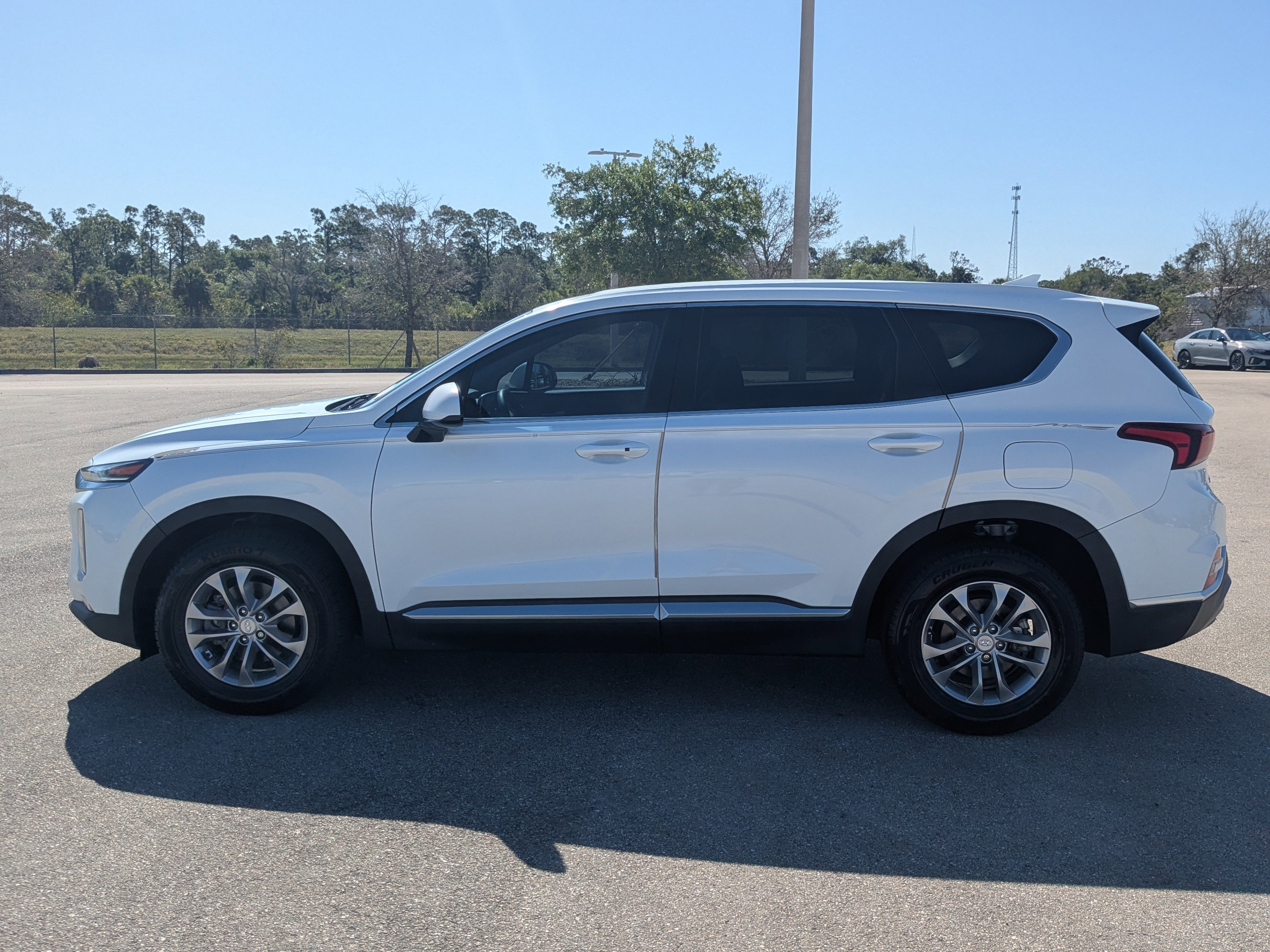 Used 2019 Hyundai Santa Fe SEL FWD image 8