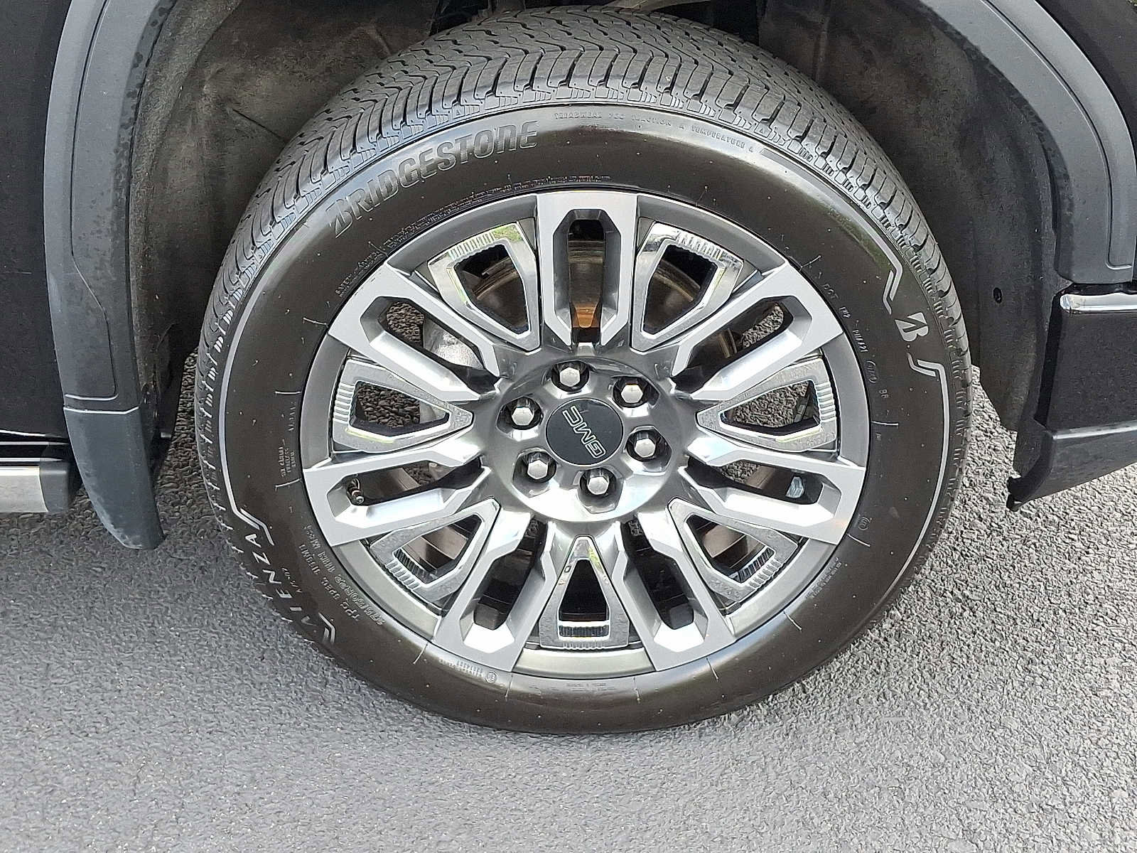 Used 2024 GMC Sierra 1500 Denali Ultimate image 9