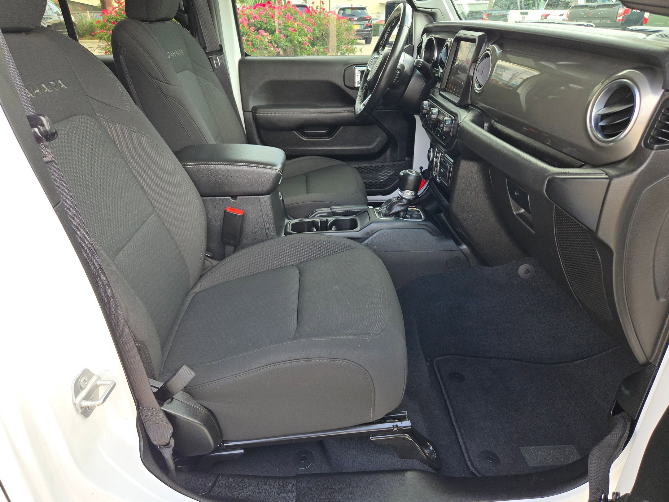 Used 2022 Jeep Wrangler Unlimited Sahara w/ Cold Weather Group image 28