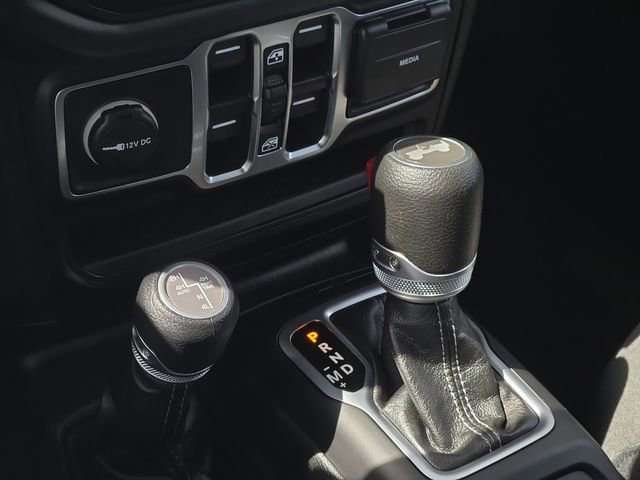 Used 2025 Jeep Wrangler Unlimited Sahara w/ Safety Group image 22