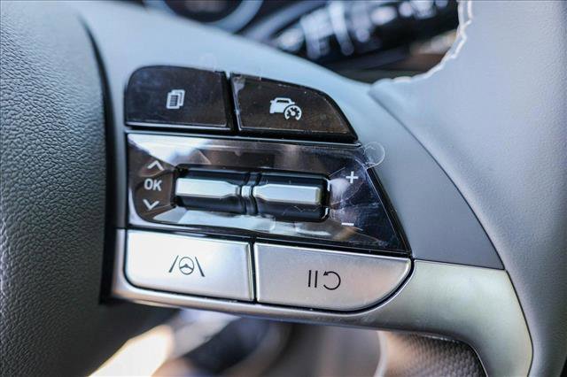 New 2025 Hyundai Elantra SEL image 16