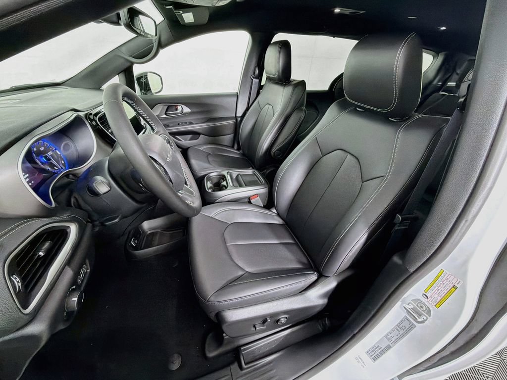 New 2027 Chrysler Pacifica Select AWD/4WD image 19