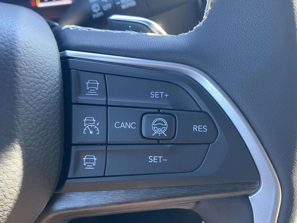 New 2026 Jeep Grand Cherokee Limited w/ Luxury Tech Group II image 24