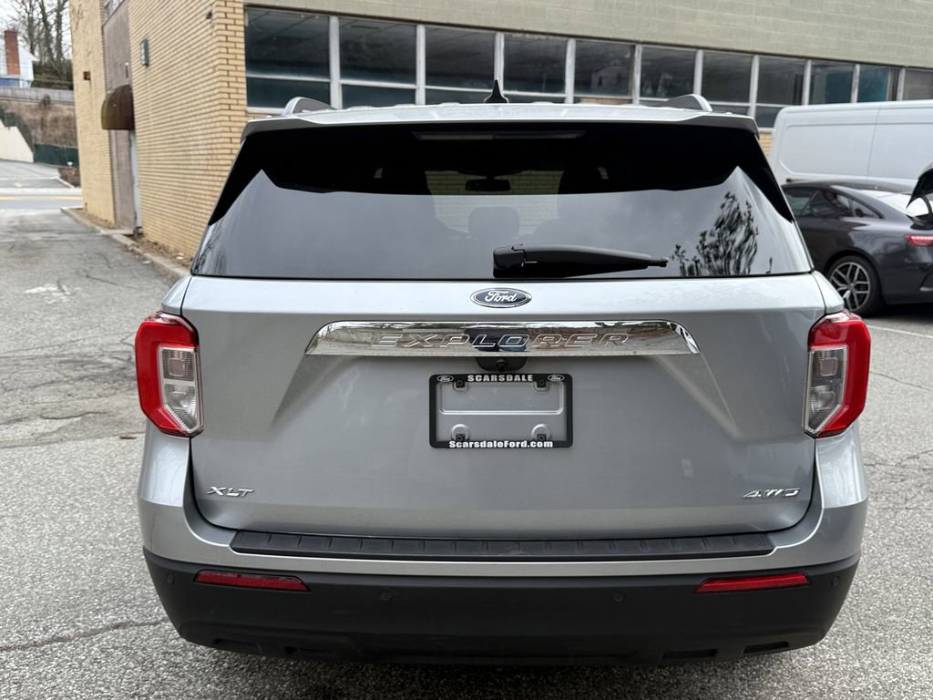 Used 2022 Ford Explorer XLT AWD/4WD image 4