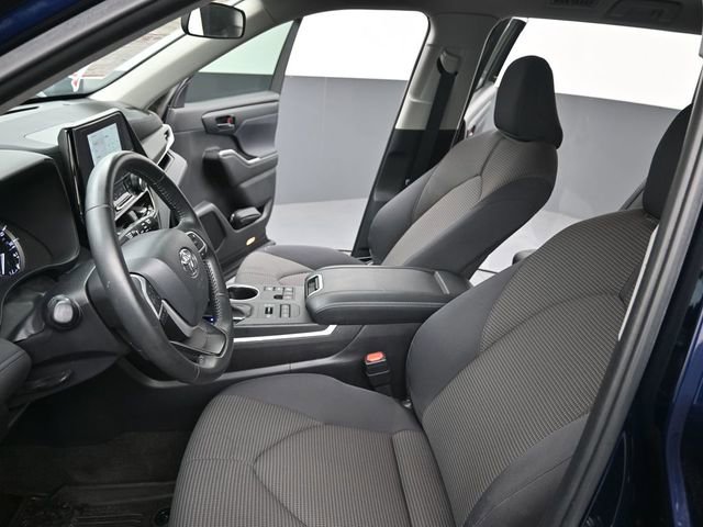Used 2024 Toyota Highlander LE image 29