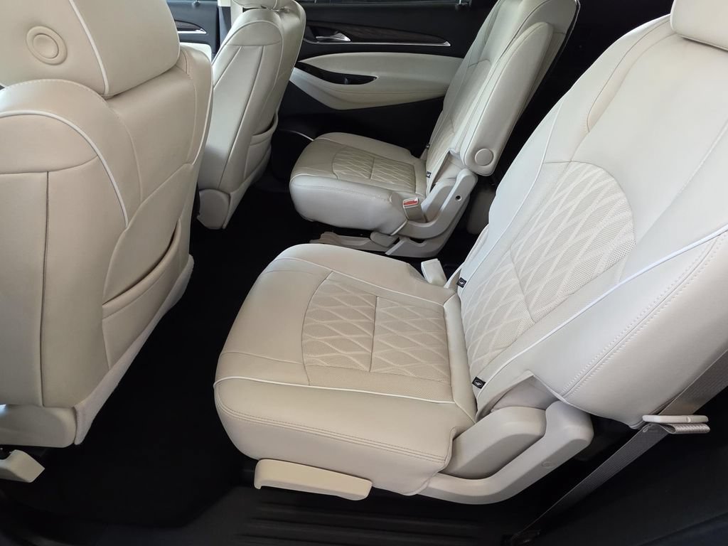 Used 2022 Buick Enclave Avenir w/ Avenir Technology Package FWD image 10