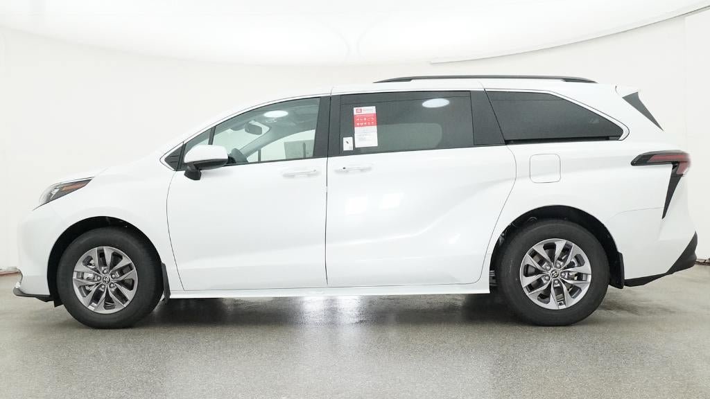 New 2026 Toyota Sienna XLE FWD image 19