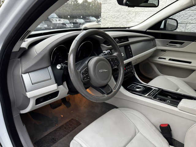 Used 2017 Jaguar XF RWD image 6