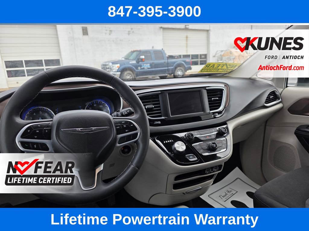 Used 2023 Chrysler Voyager LX image 37