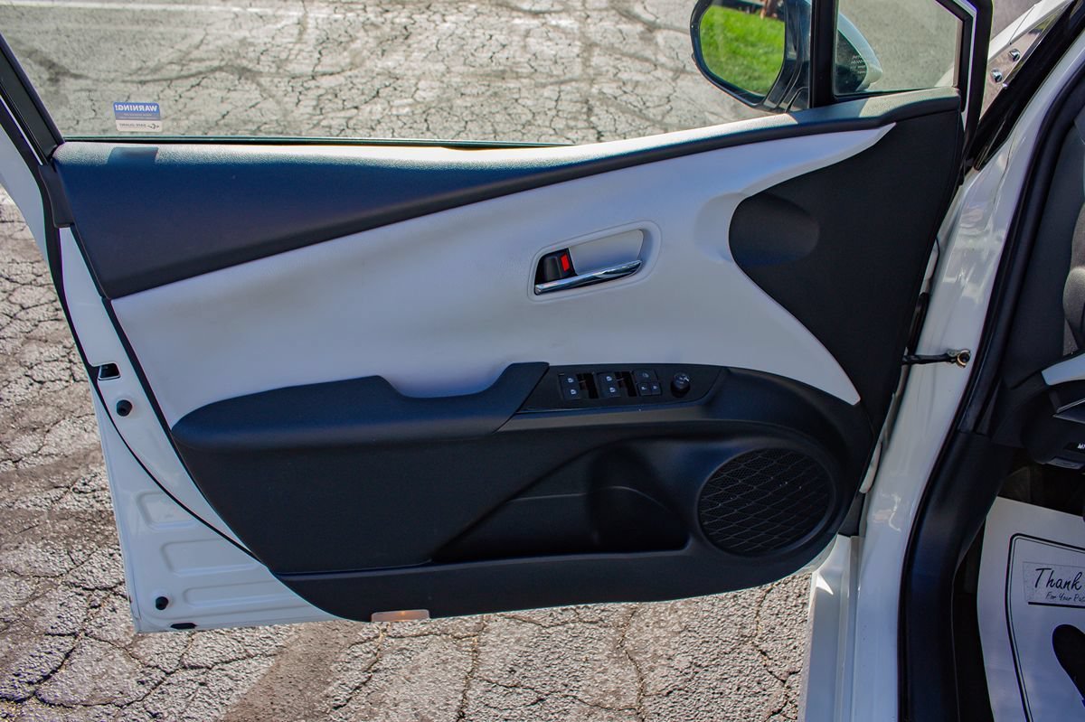 Used 2016 Toyota Prius Four FWD image 13