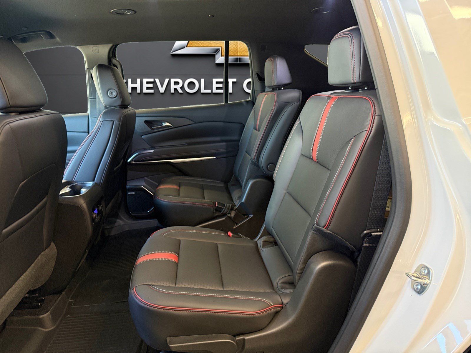 New 2027 Chevrolet Traverse RS w/ LPO, Floor Liner Package FWD image 19