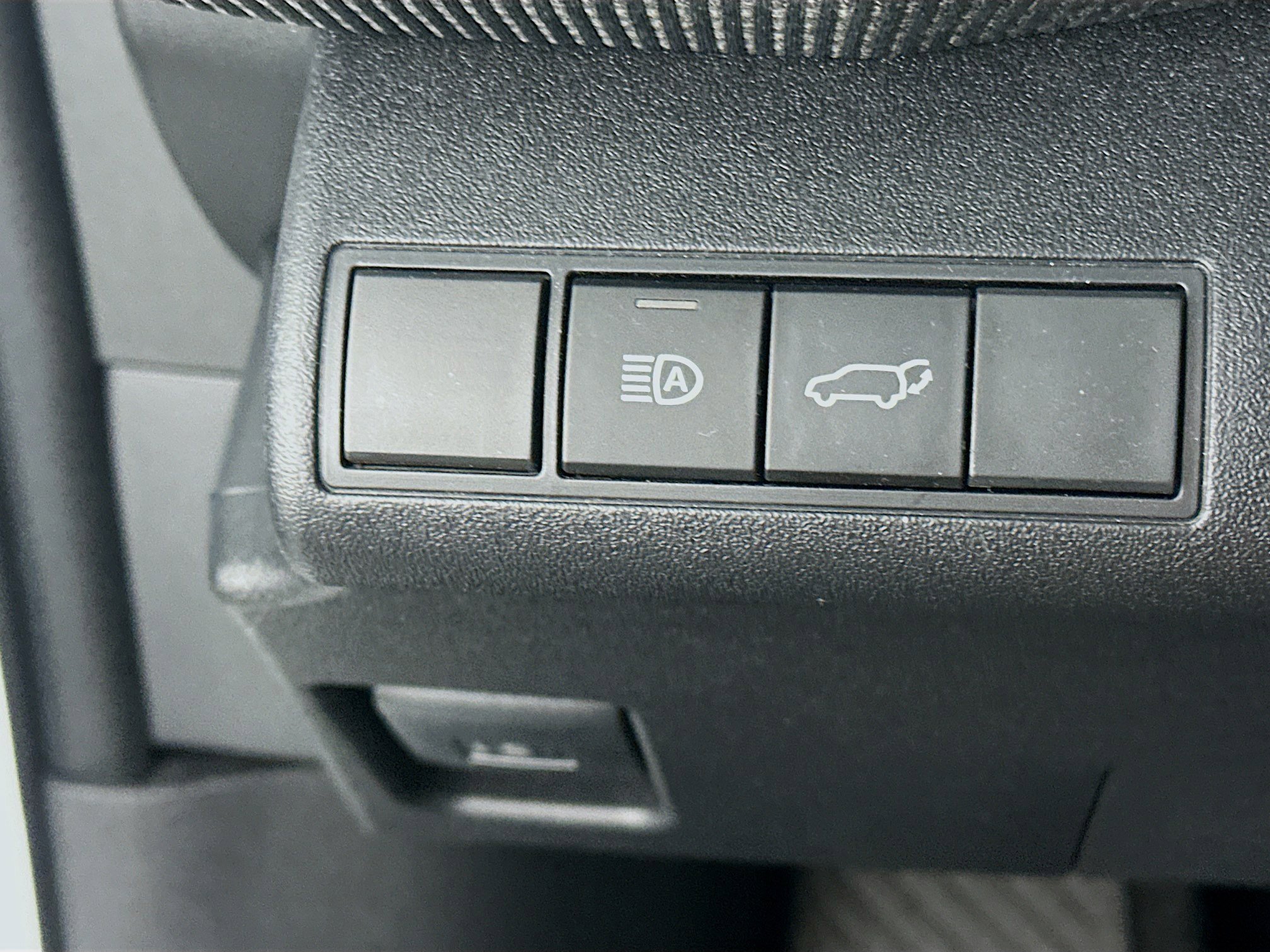 Used 2024 Toyota bZ4X XLE w/ Weather Package FWD image 17